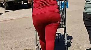 La cámara oculta captura a una chica gruesa en leggings rojos