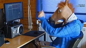 एक मूर्ख कुतिया को चोदते हुए एक घुड़सवार का HD वीडियो