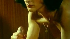 Csoportos szex, szopás és hardcore baszás egy olasz retro filmben