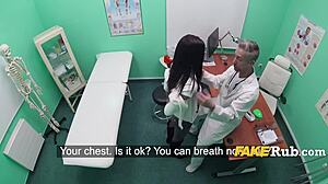 Seksi evropska pacijentica se jebe sa doktorom u bolnici