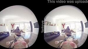 فيديو VR عالي الدقة لفتاتين هاويتين يمتصن بعضهما البعض وينفذان