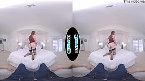 Video hardcore ini menampilkan pacar berambut coklat yang menakjubkan di VR mendapatkan lubang pantatnya dientot