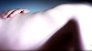 Καουμπόισσα καβαλάει ένα μεγάλο πέος σε αυτό το τέρας πορνό βίντεο με πούτσο
