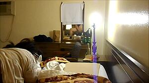 ब्रूनेट टीन Turquoises होटल के कमरे का अनुभव।