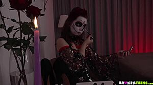 Luna Hazesin eroottinen Halloween-asu johtaa intensiiviseen anaalitoimintaan
