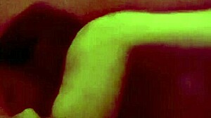 Сензуална масажа азијске милфице претвара се у врући скривени сусрет пред камером
