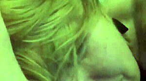 Brit amatőr Alison élvezi a szexet egy nagy fasszal egy forró videóban
