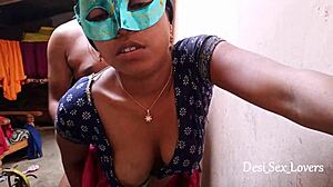 भारतीय गांव के जोड़ों घर का बना आउटडोर सेक्स वीडियो कैमरे पर कब्जा कर लिया