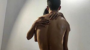 Mladý pár se oddává vášnivému milování v bengálském pornu